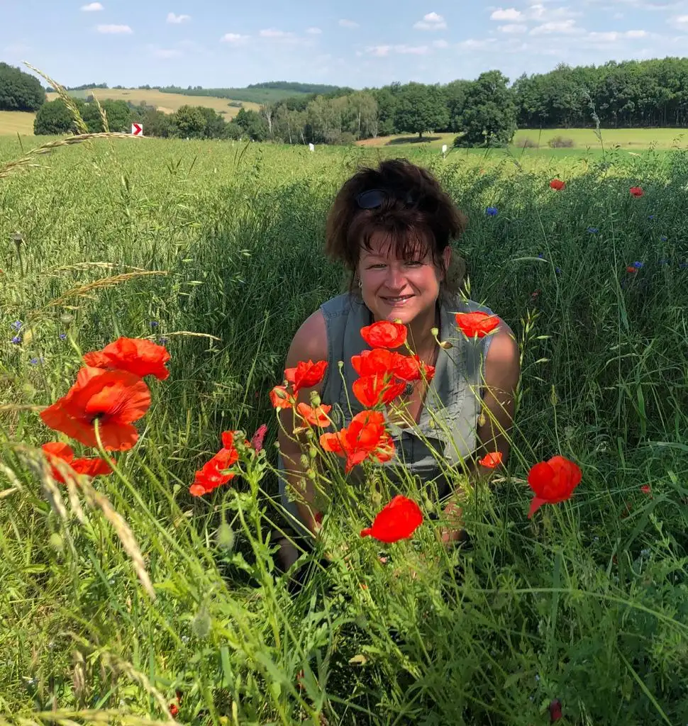 Wanderf hrerin und kr uterexpertin katrin vollmann