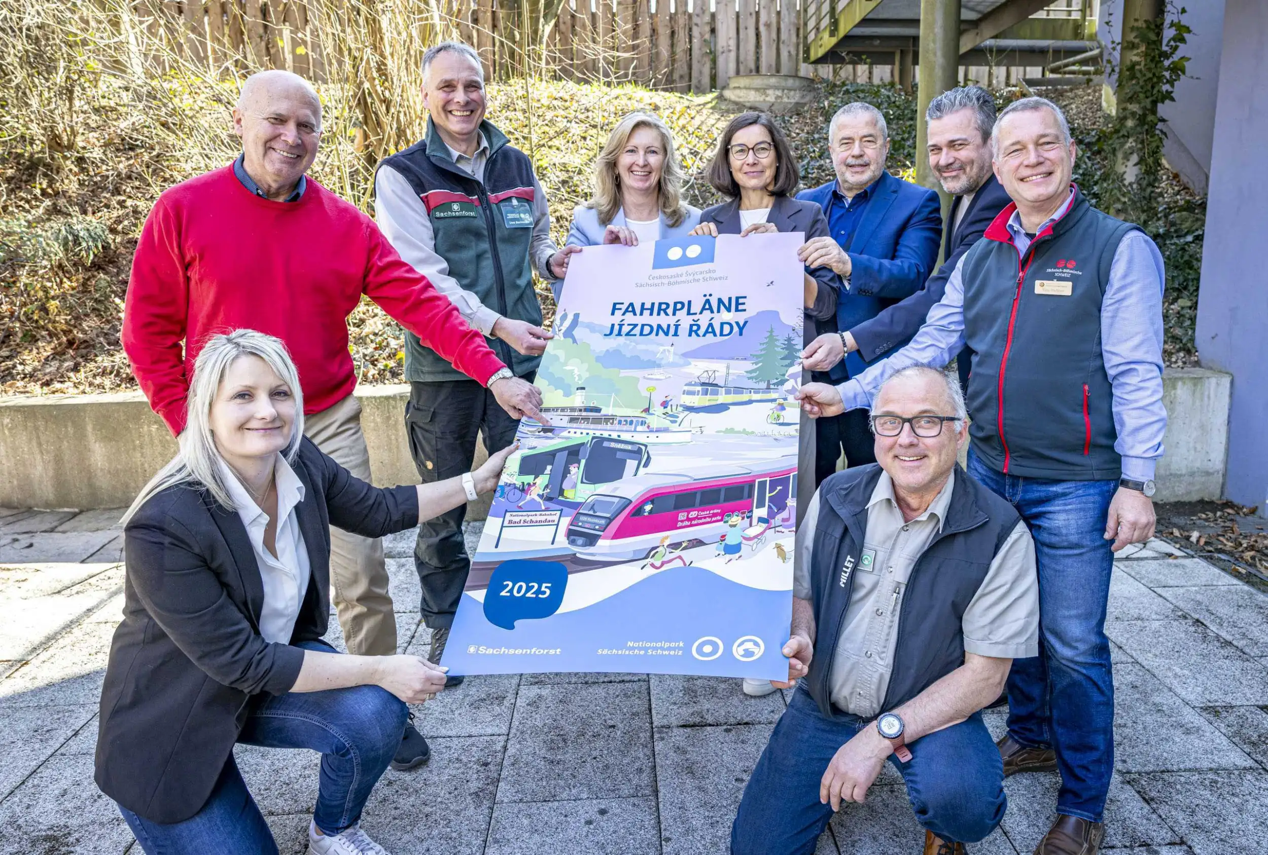 21 25 Neuer Wanderfahrplan 2025 Gruppenbild