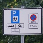 Diese Schilder stehen an etlichen Parkplätzen im Nationalpark. Wohnmobilfahrer nutzen bitte die dafür ausgewiesenen Flächen in den Ortschaften am Rande des Schutzgebietes.