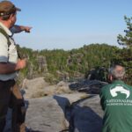 Ranger bei Beobachtungen im Nationalpark Sächsische Schweiz Foto: Hp. Mayr