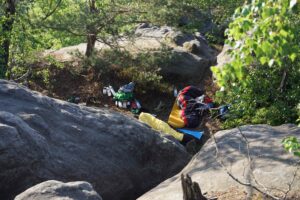 Illegales Freiübernachten auf einem Felsriff in der Sächsischen Schweiz (Foto: Nationalpark- und Forstverwaltung Sächsische Schweiz)