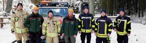 Waren am Wochenende und bei grimmiger Kälte für die Verbesserung des Waldbrandschutzes im hinteren Nationalparkteil unterwegs (v. l.): Michael Lehmann, stellvertretender ehrenamtlicher Kreisbrandmeister des Landkreises Sächsische Schweiz-Osterzgebirge, Alexander Nowak, Leiter der Nationalpark- und Naturwacht in der Nationalpark- und Forstverwaltung Sächsische Schweiz von Sachsenforst Kay-Uwe Rehn stellvertretender ehrenamtlicher Kreisbrandmeister des Landkreises Sächsische Schweiz-Osterzgebirge Dr. Louis Georgi, Referent für Waldbrandschutz in der Nationalpark- und Forstverwaltung Sächsische Schweiz von Sachsenforst Dominique Weidensdörfer, Ortswehrleiter der Freiwilligen Feuerwehr Ottendorf Lucas Mai, Freiwillige Feuerwehr Ottendorf Martin Schwarz, stellvertretender Gemeindewehrleiter der Großen Kreisstadt Sebnitz. Foto: J. Zimmermann